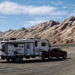 What is the difference between a 5th wheel hitch and a gooseneck hitch?