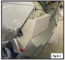 A person holding the trunk of a car

Description automatically generated