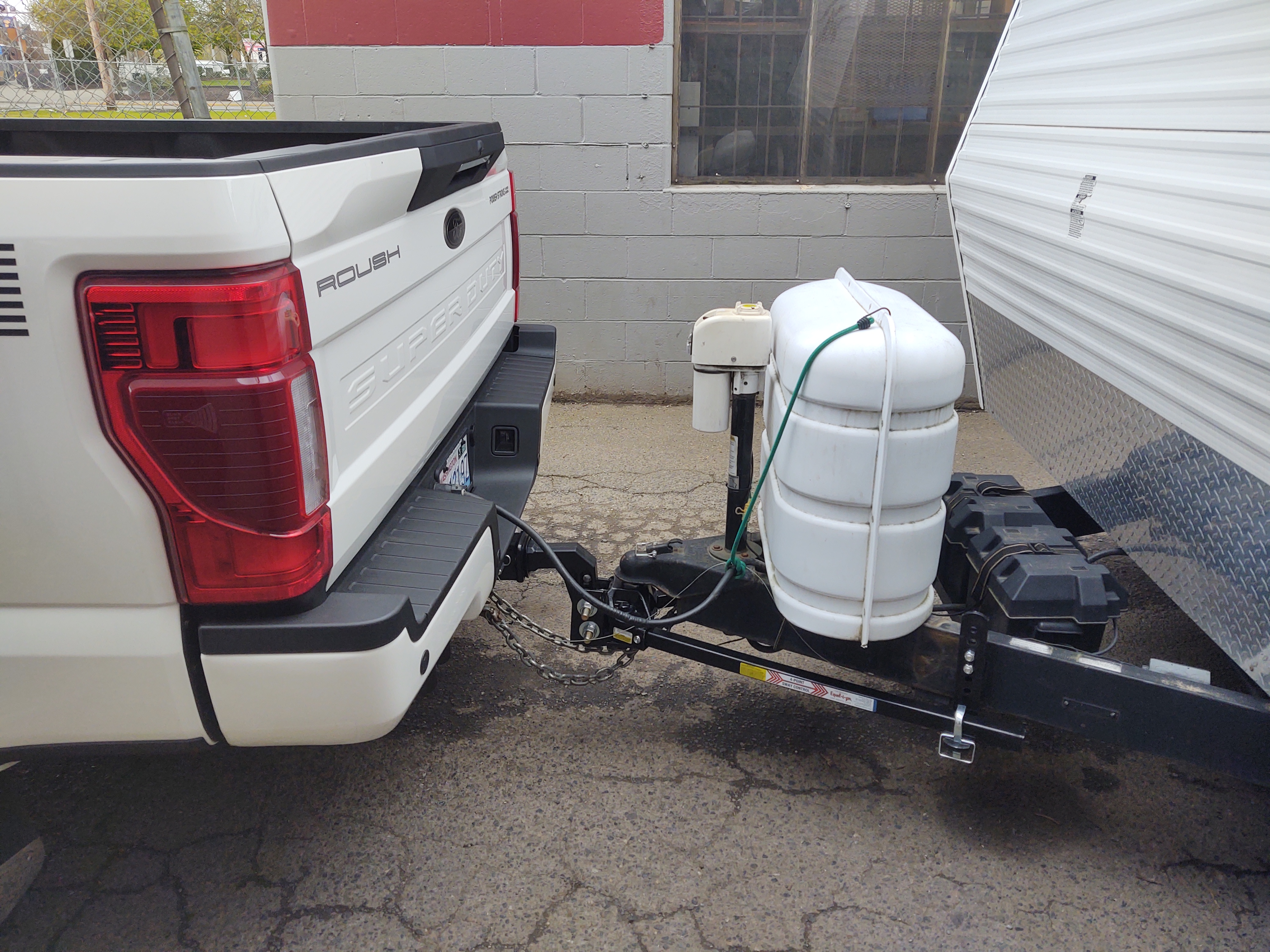 Weight distribution hitch and trailer towing setup