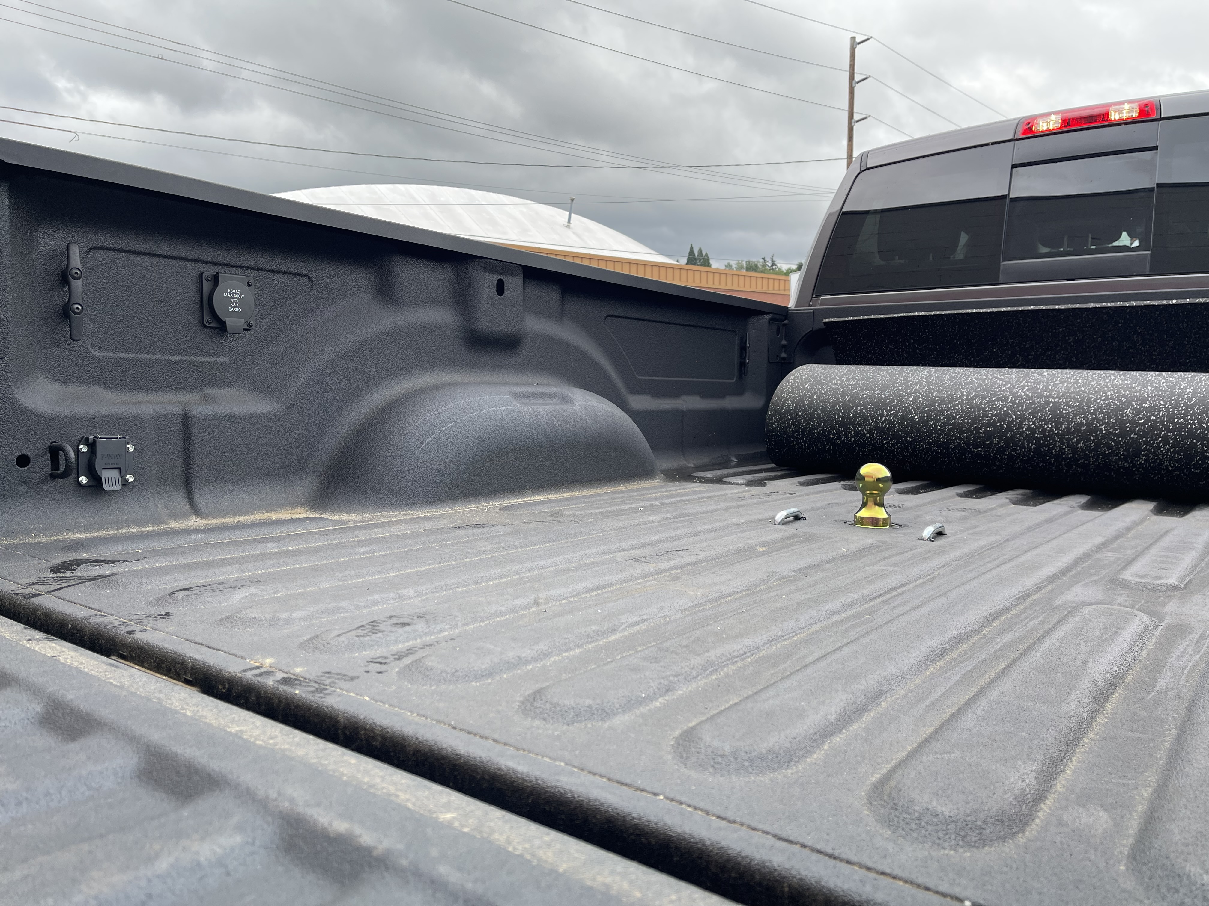 Gooseneck hitch installed on Ford F-250 Super Duty