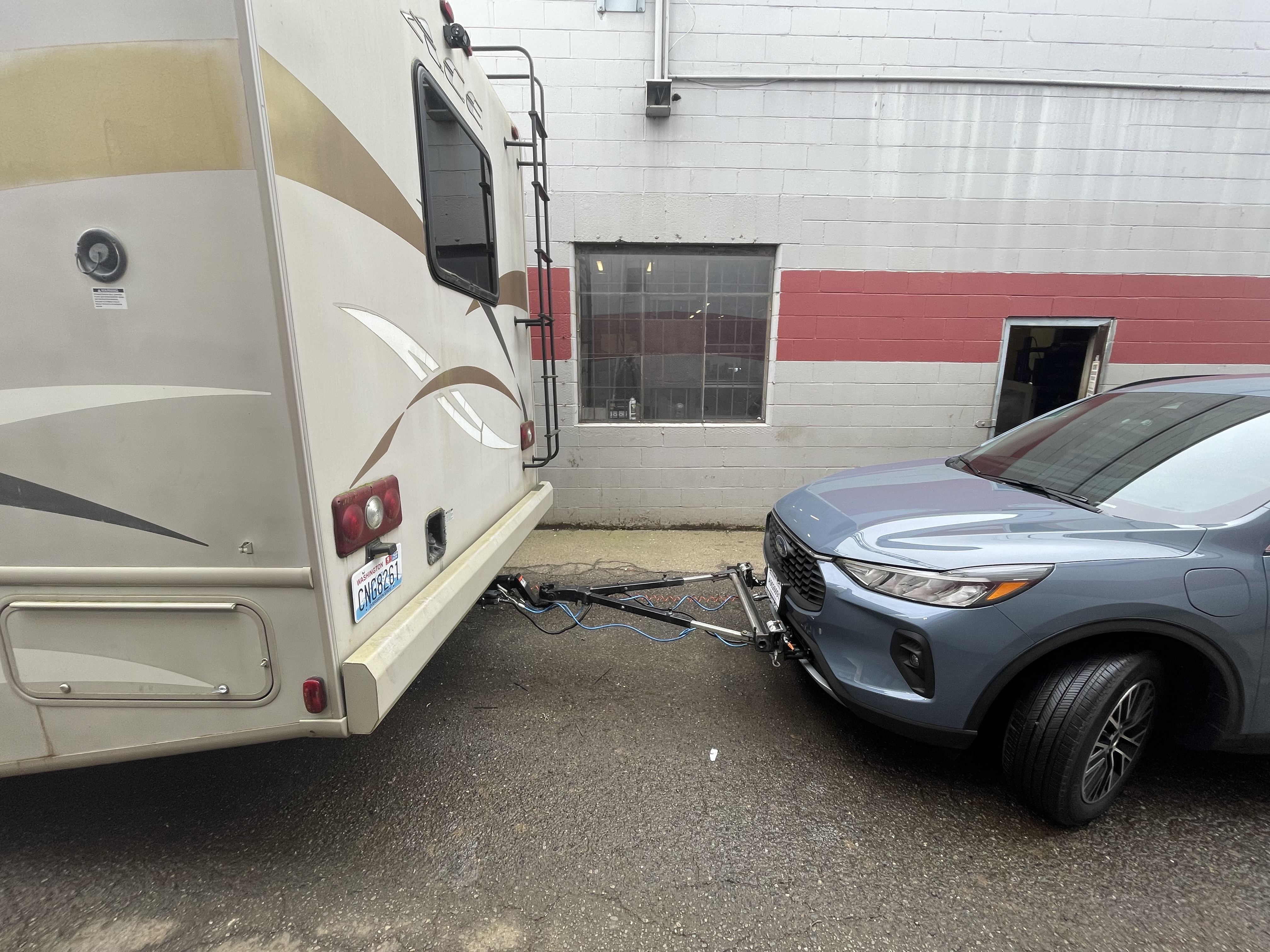 RV cargo tray hitch setup