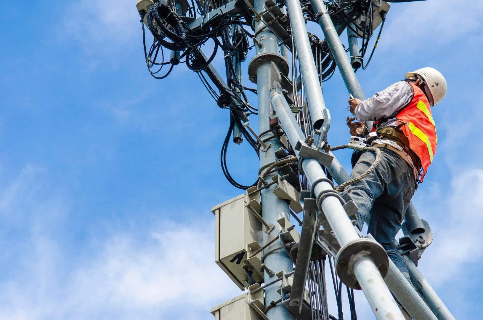 Telecom & Communications