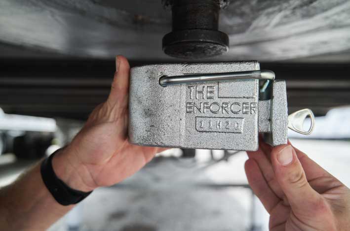 Kingpin lock accessory