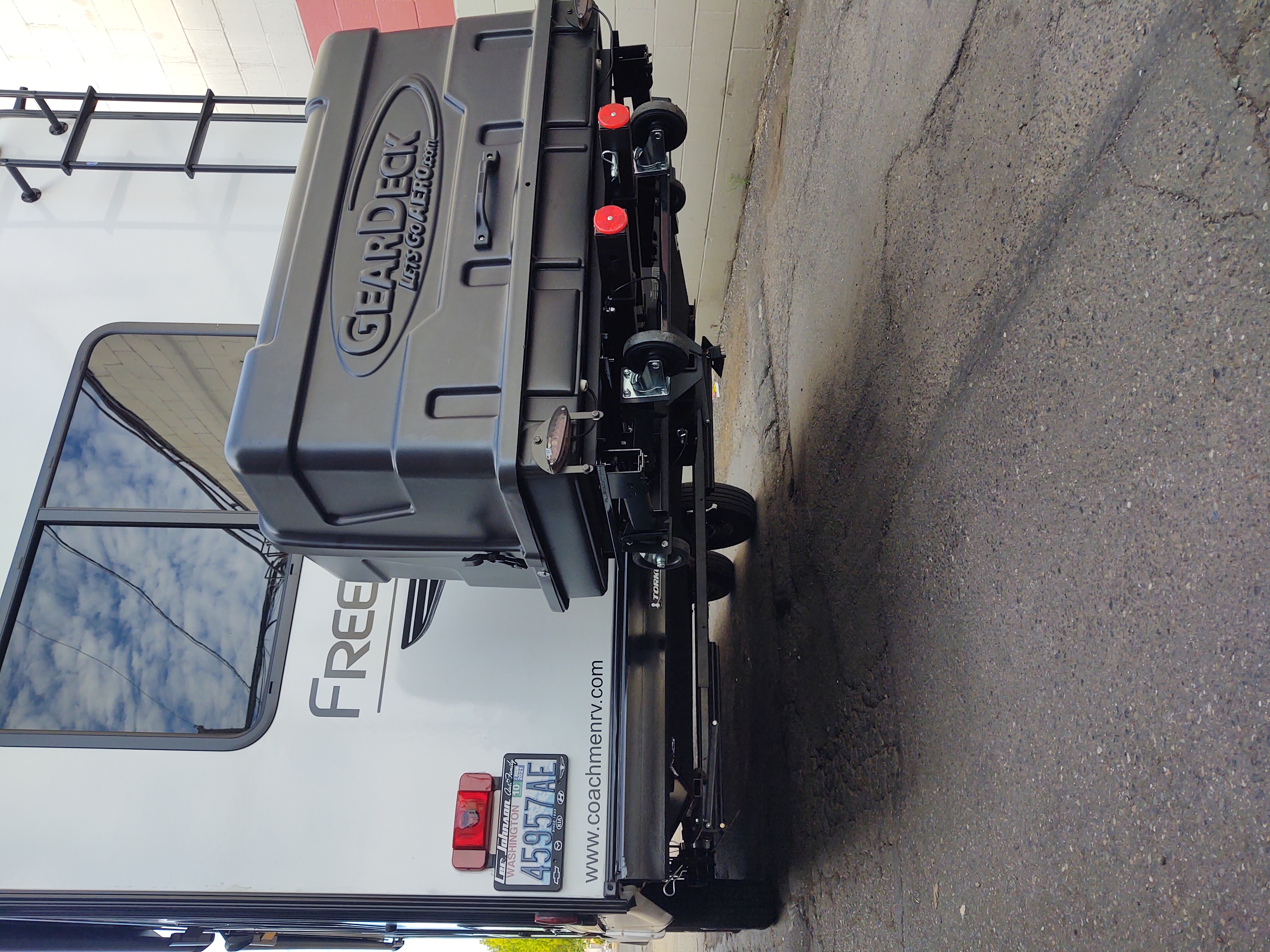 RV cargo tray hitch setup