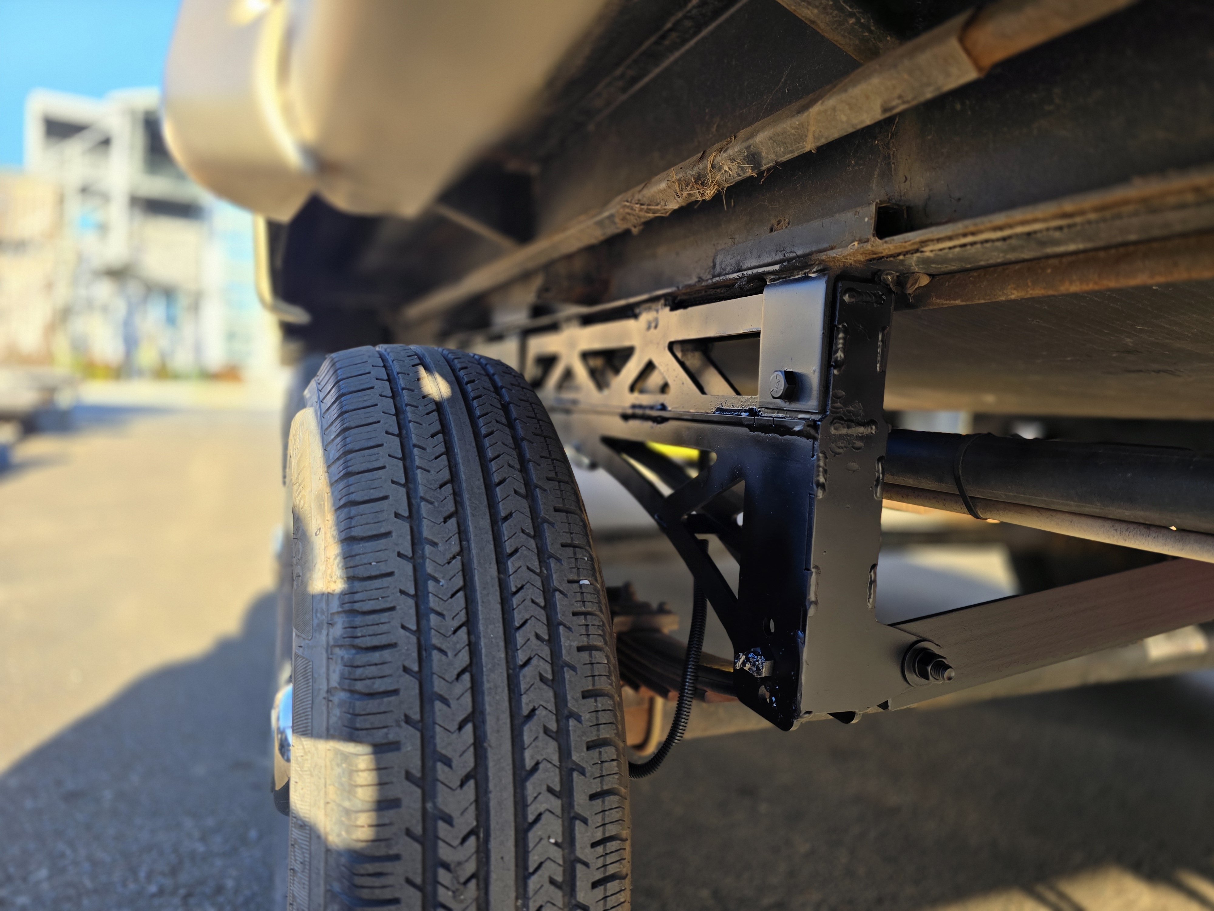 7-inch suspension lift on Keystone Everest fifth wheel trailer